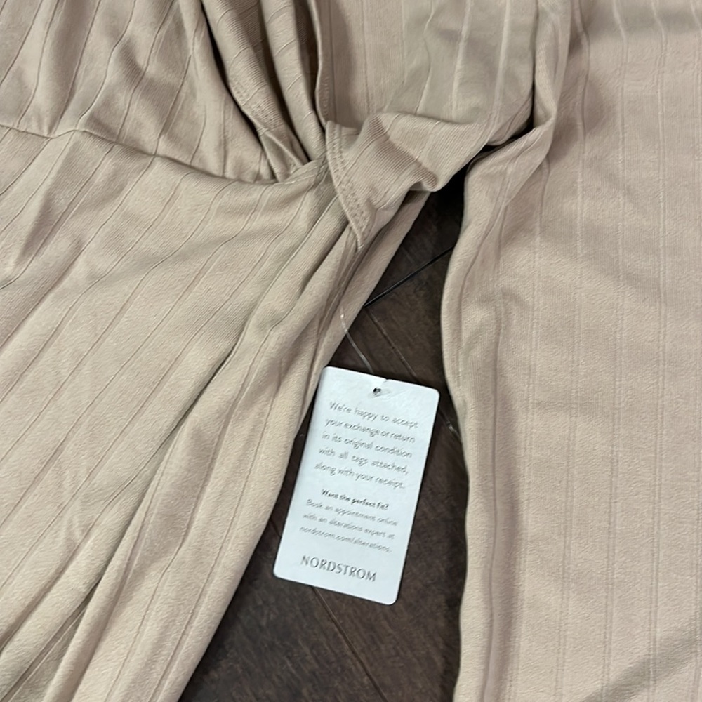 ASTR Dress - Picture 2 of 4